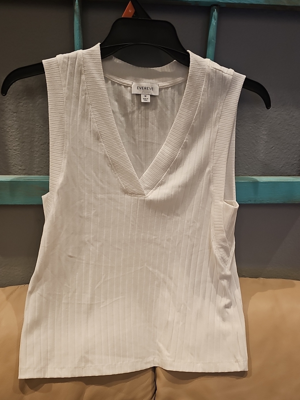 Evereve White Ribbed V-Neck Sleeveless Tank